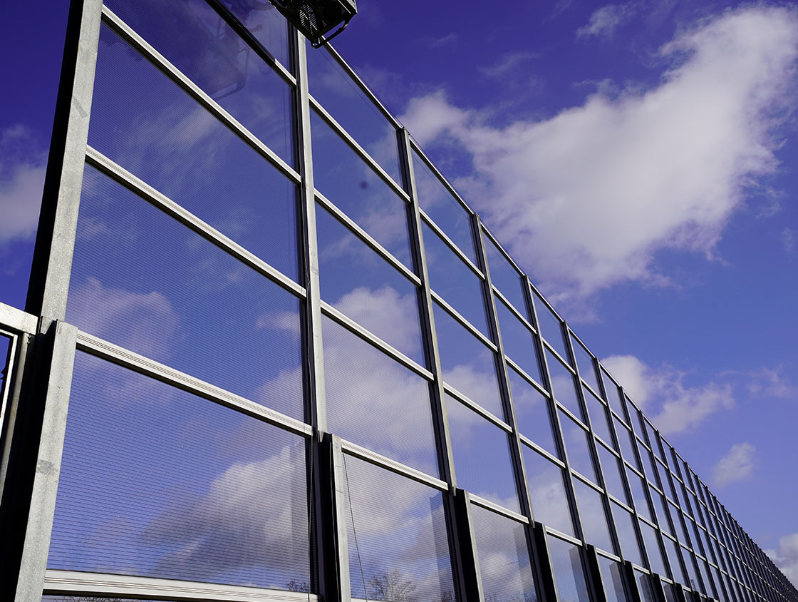 Aufbau der Lärmschutzwand aus Glas in Dortmund